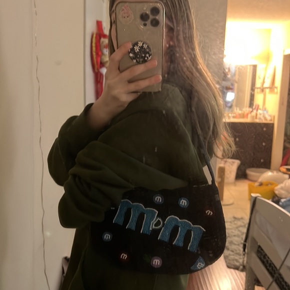 M&M purse! - Picture 3 of 3